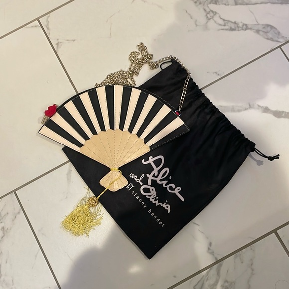 Alice & Olivia Fan purse - Picture 2 of 3